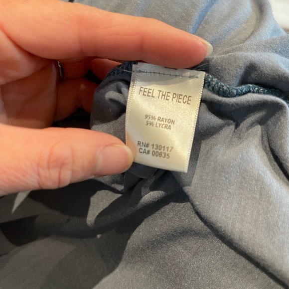 Feel the piece Terre Jacobs off the shoulder bell sleeves loose fit - Picture 9 of 9